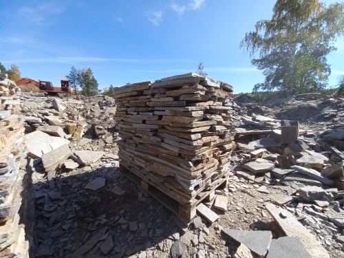 Плитняк златолит серебристый для мощения на бетон купить в Лангепасе