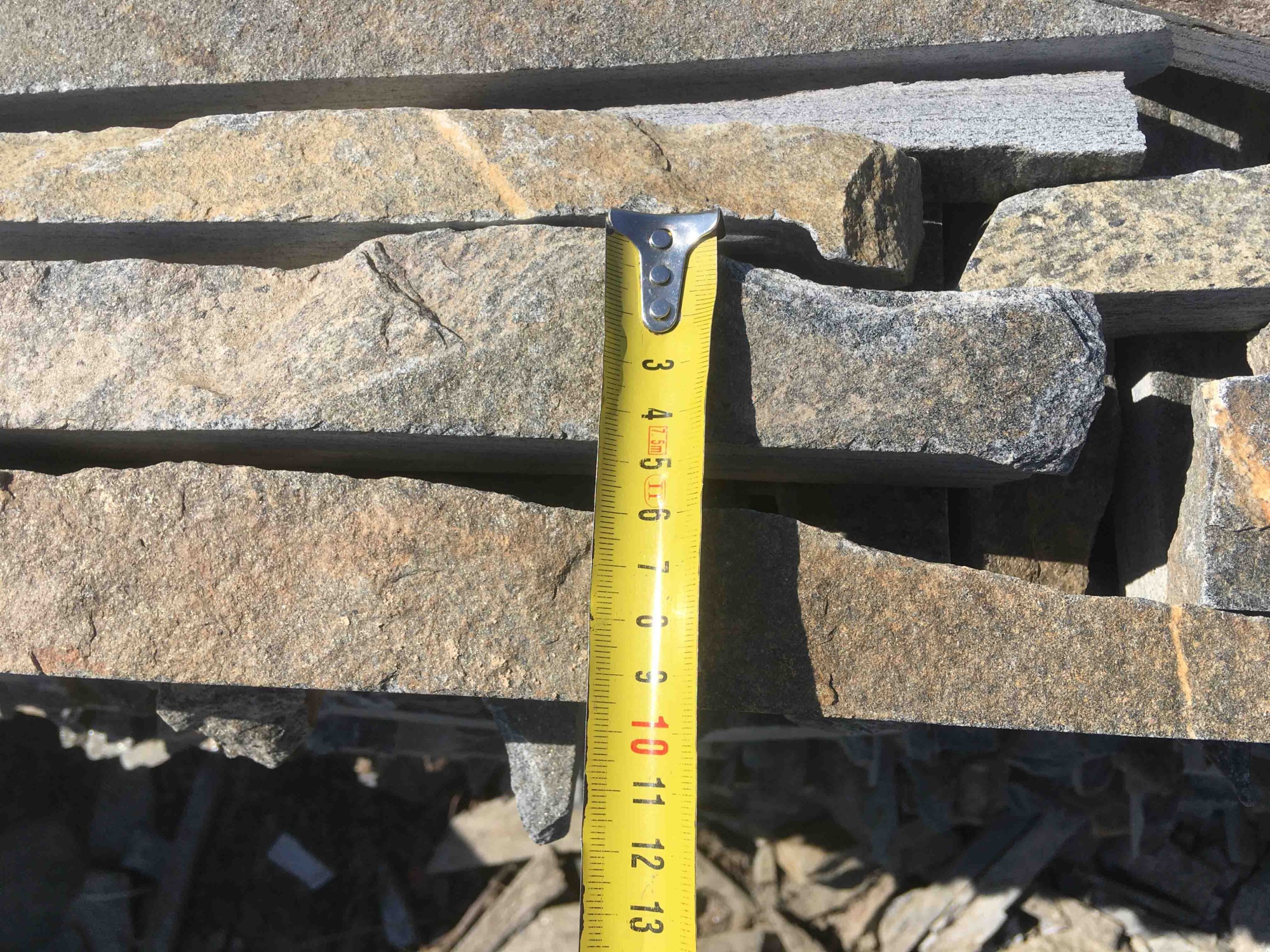 Горбушка златолит мультиколор для облицовки купить в Лангепасе