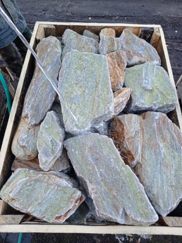 Златолит жёлтый, жёлто-зелёный глыбки и валуны для ланшафтного дизайна купить в Лангепасе