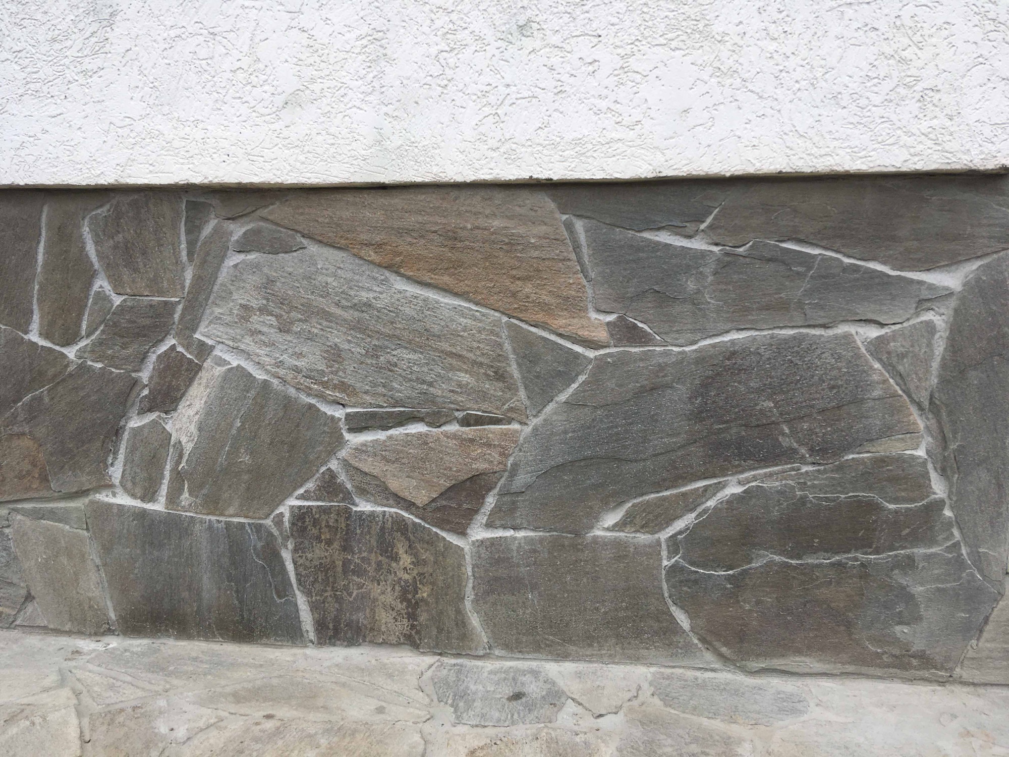 Плитняк златолит Уральский для цоколя, отмостки купить в Лангепасе