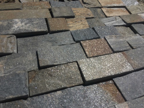 Плитка пилёная златолит Уральский для цоколя, отмостки купить в Лангепасе