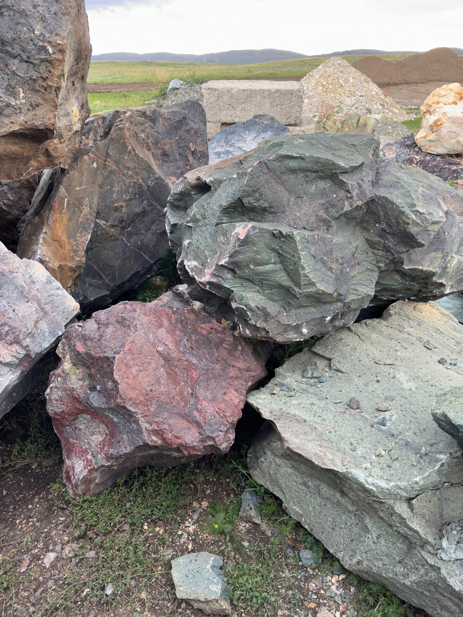 Камни для ландшафтного дизайна зелёные 10-60 килограмм купить в Лангепасе