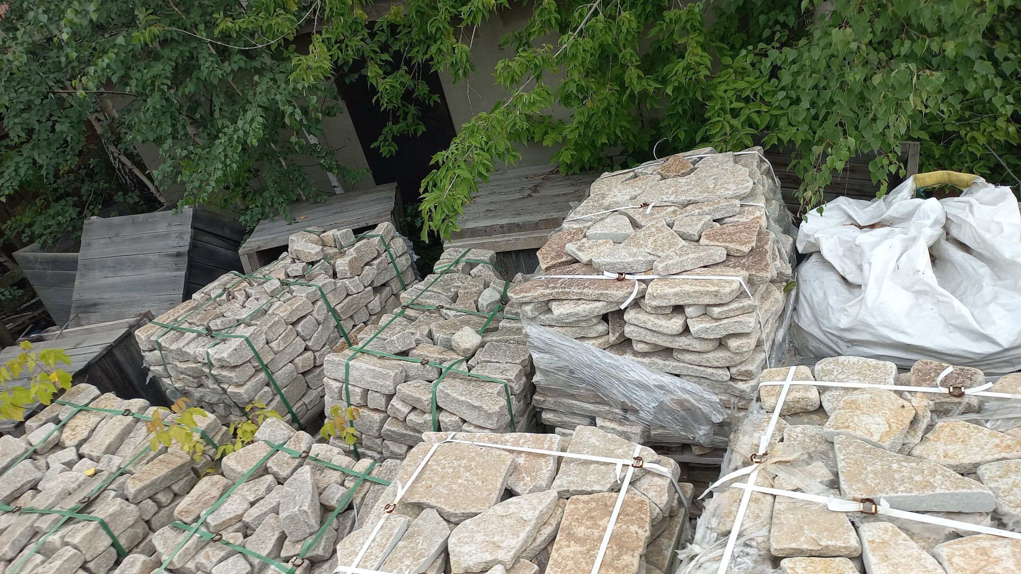 Плитняк гранитный галтованный купить в Лангепасе