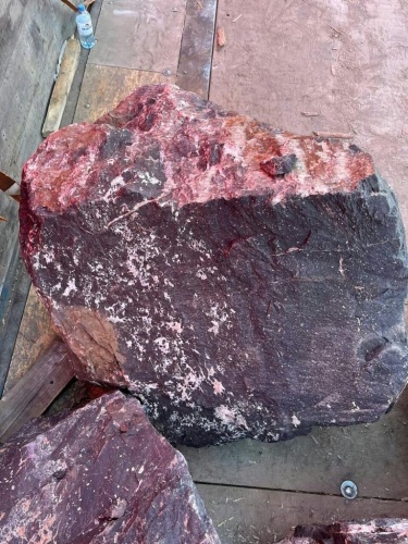 Камни для ландшафтного дизайна красно-фиолетовые 10-60 килограмм купить в Лангепасе