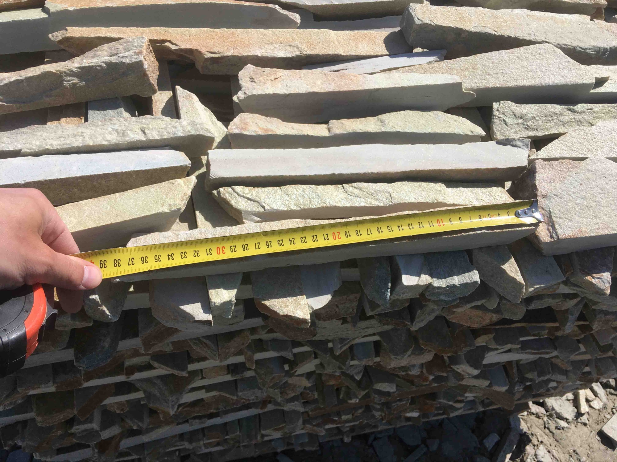 Горбушка златолит золотистый для облицовки купить в Лангепасе