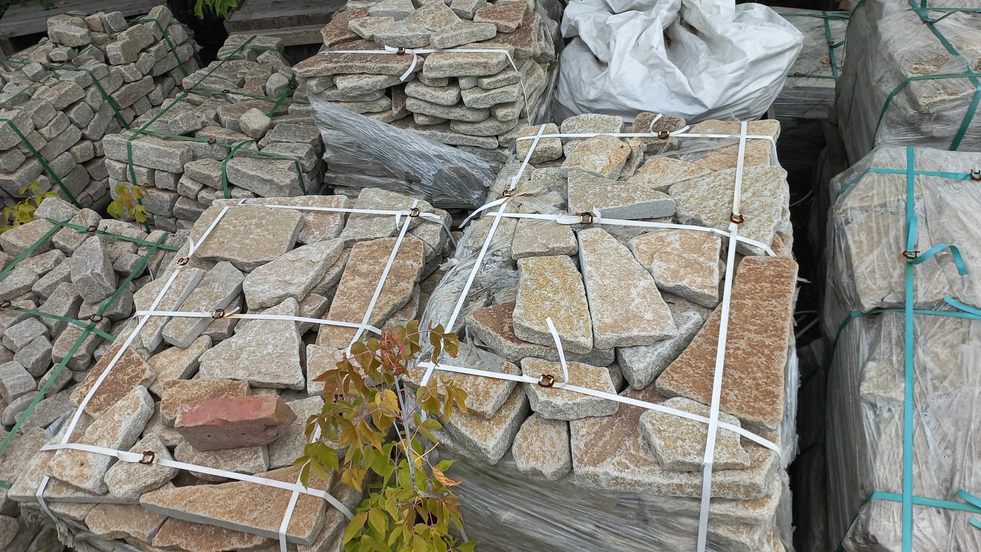 Плитняк гранитный галтованный купить в Лангепасе