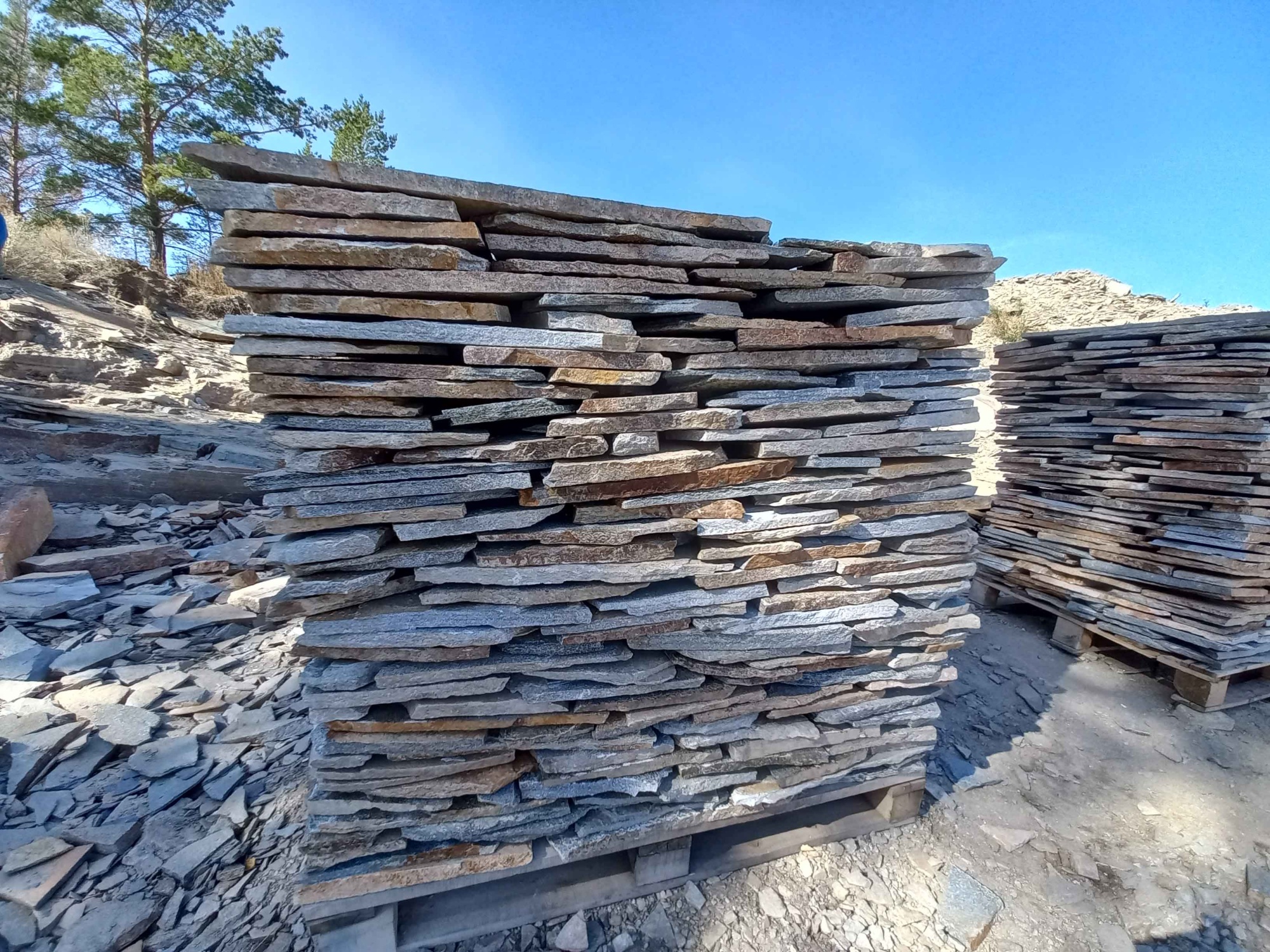 Плитняк златолит серебристый для фасада купить в Лангепасе