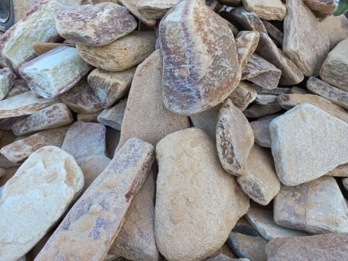 Златолит жёлтый, жёлто-зелёный глыбки и валуны для ланшафтного дизайна купить в Лангепасе