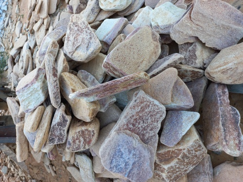 Златолит жёлтый, жёлто-зелёный глыбки и валуны для ланшафтного дизайна купить в Лангепасе